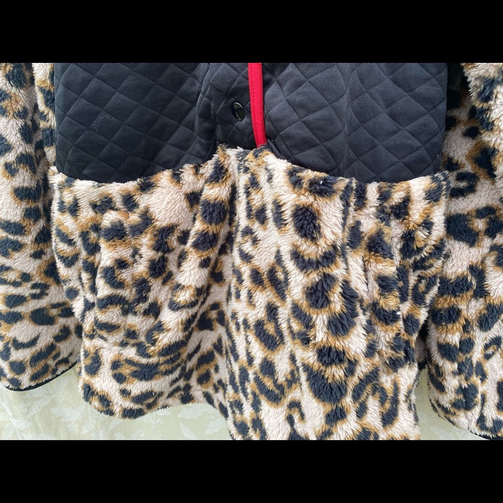 NWOT Maurices Sherpa pullover 
Quilted Faux Fur Plus size 1X 
100% polyester - Picture 8 of 10